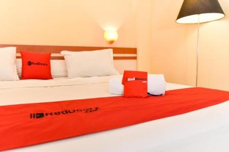 RedDoorz Plus near Mall Bali Galeria 2 (ex. Sylvia Bali Suite Residence) - 19