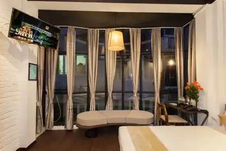 Luxury Backpackers - 3