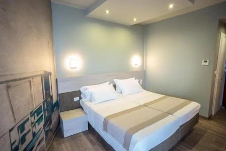 Cesare Augustus - 44