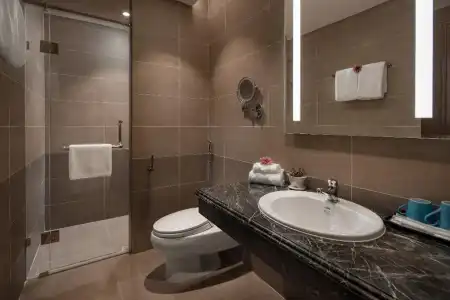 Altara Suites Da Nang by AHG - 15