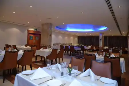 Al Madina Suites Doha - 18