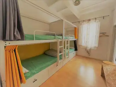 Bed & Bike Hostel Barcelona - 28