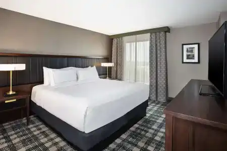 DoubleTree by Hilton - 80