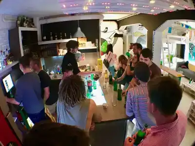 Whole Wide World Hostel & Bar - 19