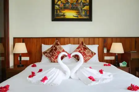 Threeway Riverside Villa - 40