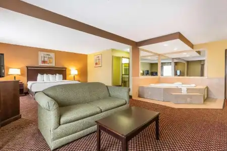 Quality Inn & Suites Bloomington University Area - 41