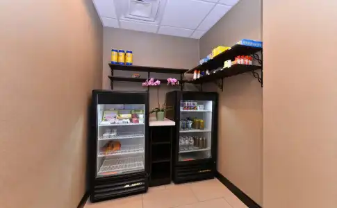 Holiday Inn Express & Suites Indio - Coachella Valley by IHG - 10