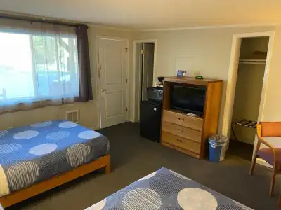 A Holiday Motel - 28