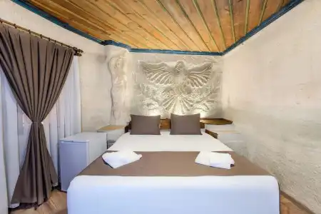 Kayatas Cave Suites - 81