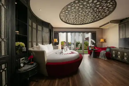 Shining Central and Spa - 62