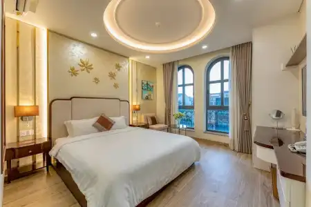 Golden Tree & Apartment - 57
