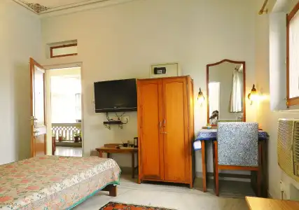 Tara Niwas - 3