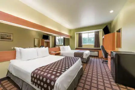 Quality Inn & Suites Fort Worth North - Haltom City - 2