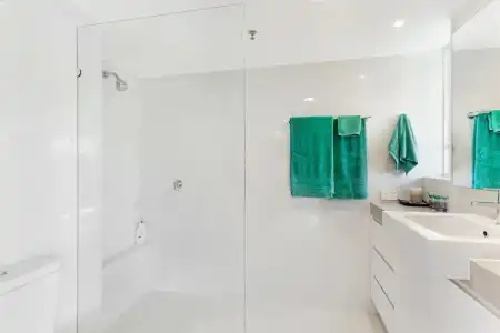Gemini Court Holiday Apartments - 545