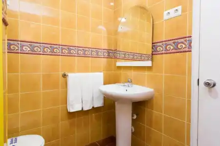 Sol y Miel Hostal - 89