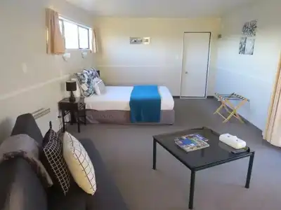Pohutu Lodge Motel - 30