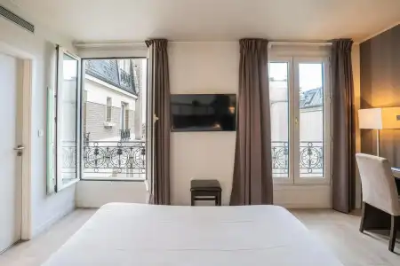 Hôtel de Flore - Montmartre - 19