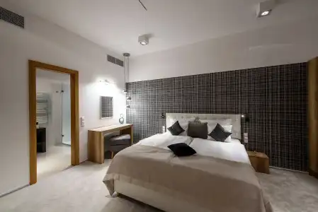 Karoly Corner Residences - 4