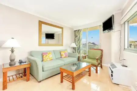 Luana Waikiki & Suites - 163