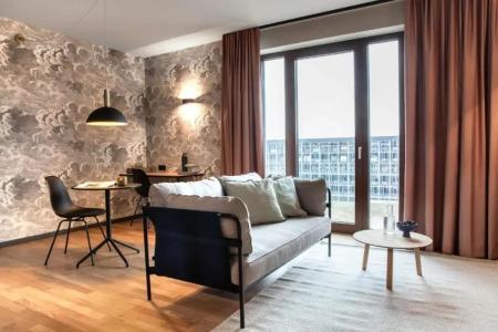 Moxy Berlin Airport - 8