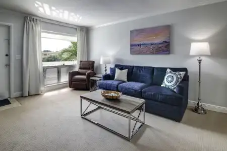 May-Dee Suites - 42