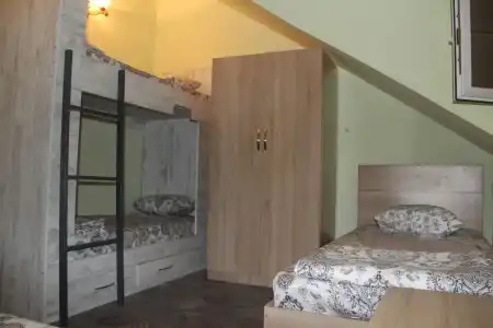 Armenner Hostel and Tours - 1