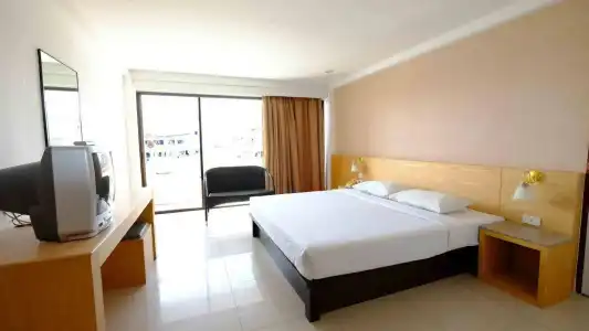 Welcome Plaza - 2
