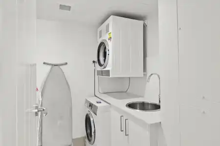 Gemini Court Holiday Apartments - 227