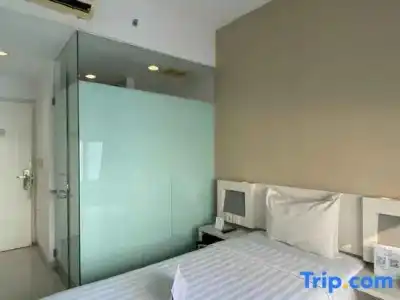 Whiz Cikini Jakarta - 43