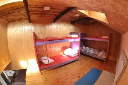 Urban Monkey Tent Hostel & Bar - 13