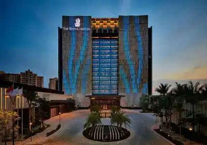 The Ritz-Carlton, - 0