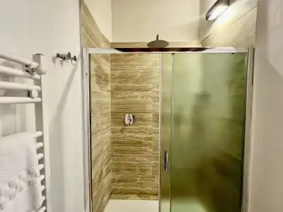 Regis Condo - 239