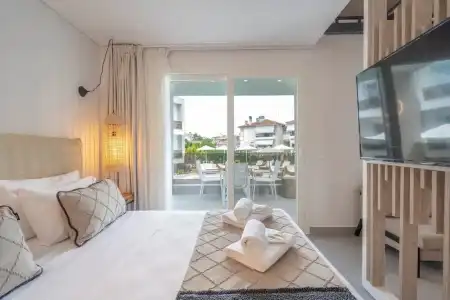 Mirablue Luxury Residences - 301