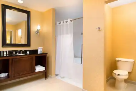 DoubleTree Suites by Hilton Lexington - 8