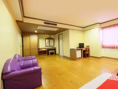 OYO 565 Trang - 2