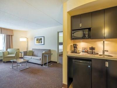 Holiday Inn Greensboro Coliseum by IHG - 69