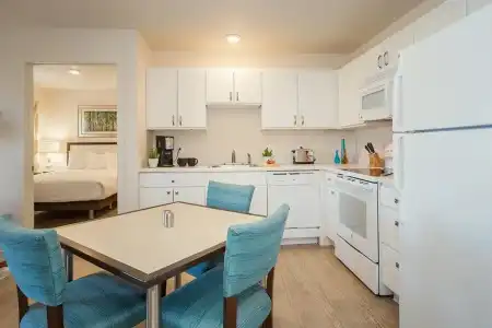 WaterWalk Extended Stay by Wyndham Wichita - 6