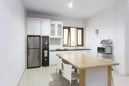 RedDoorz Plus near Cilandak Town Square 2 - 11