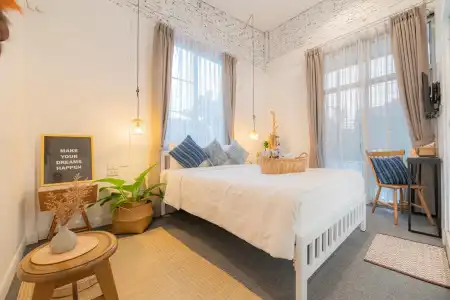 Oon Poshtel - 79