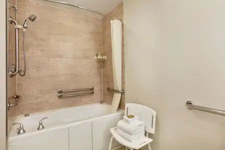 Hilton Ocean City Oceanfront Suites - 7