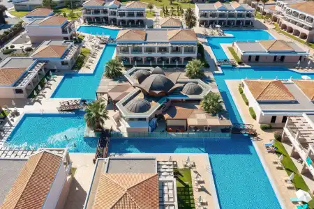 La Marquise Luxury Resort Complex - 15