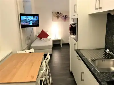 INSIDE FIVE City Apartments - 9