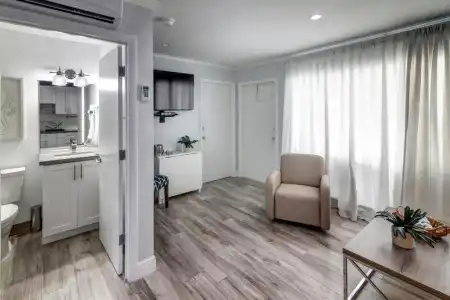 May-Dee Suites - 87