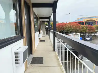 Departure Bay Motel - 44