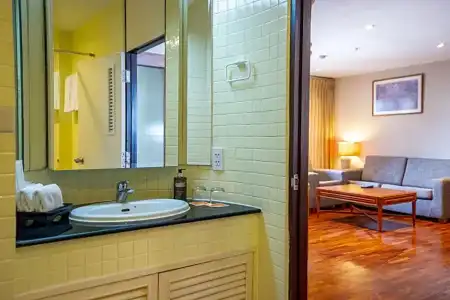 Bandara Silom Suites - 40