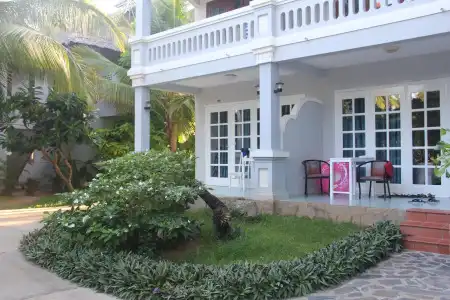 Little Paris Resort - 0
