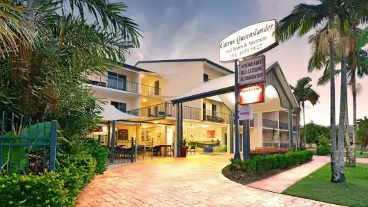 Cairns Queenslander & Apartments - 24