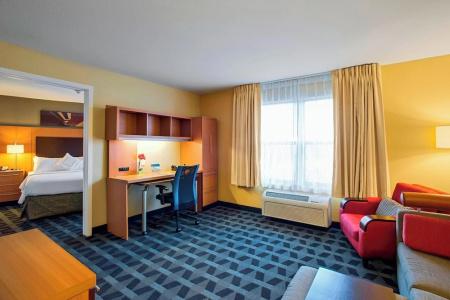 TownePlace Suites Kansas City - 24