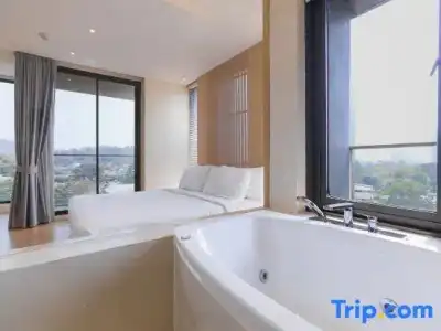 Balcony Seaside Sriracha & Serviced Apartments (SHA Extra Plus) - 212
