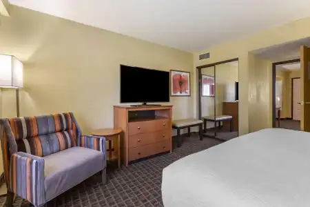 Best Western Plus Scottsdale Thunderbird Suites - 94